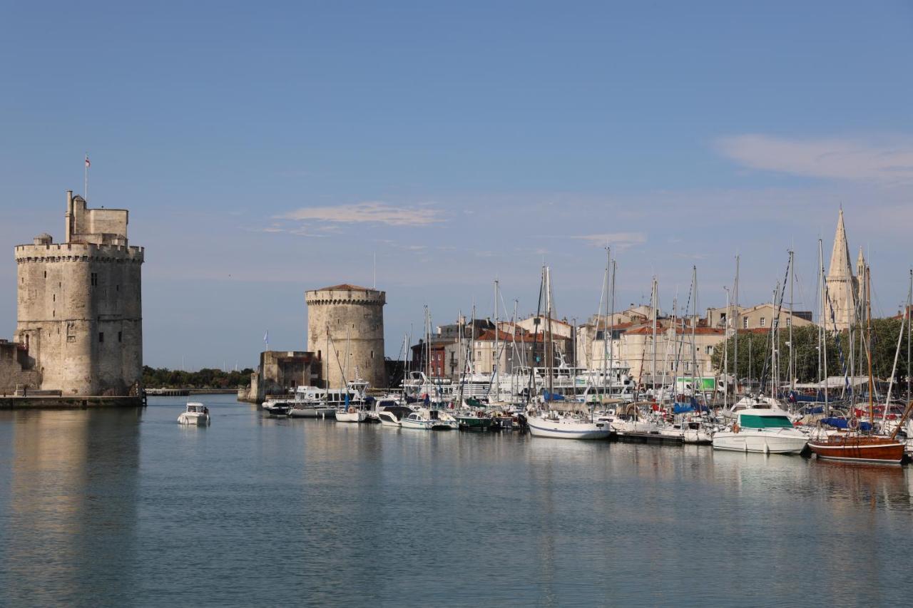 Un Hotel Sur Le Port La Rochelle  Buitenkant foto